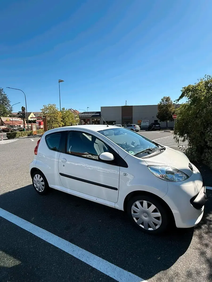 Gebraucht Peugeot 107 68 PS (50 kW) 2008 Weiß Kleinwagen