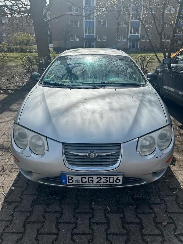 Second-hand Chrysler 300M 165 CP (121 kW) 2000 Argintiu Berlinǎ
