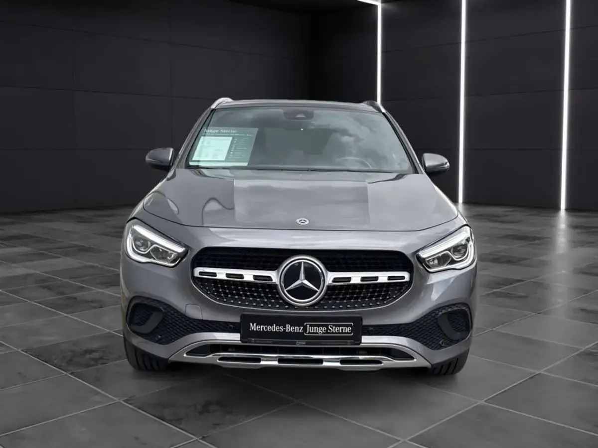 Gebraucht Mercedes GLA250 Progressive 224 PS (164 kW) 2021 Metalliclack mountaingrau SUV