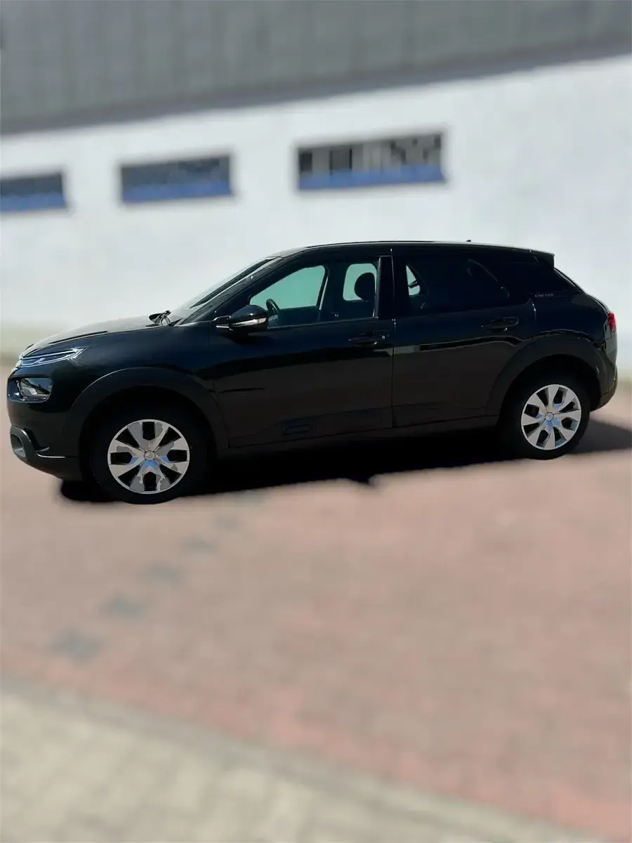 Używany Citroën C4 Feel 82 KM (60 kW) 2018 Czarny Sedan/Limuzyna