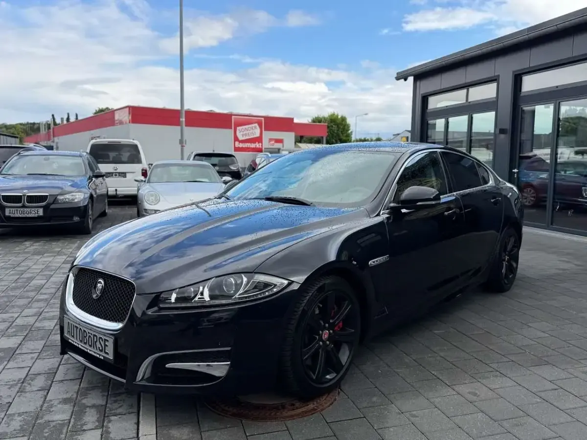 Gebraucht Jaguar XF S 275 PS (202 kW) 2012 Midnight black Limousine