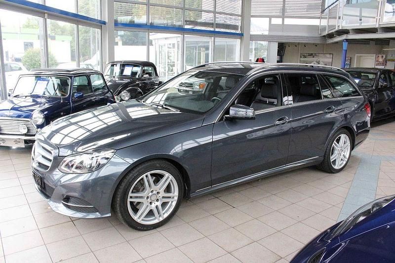 Grau Gebraucht 2016 Mercedes E250 Avantgarde Limousine | 21.900 € (Fairer Preis) - Bild 1/4