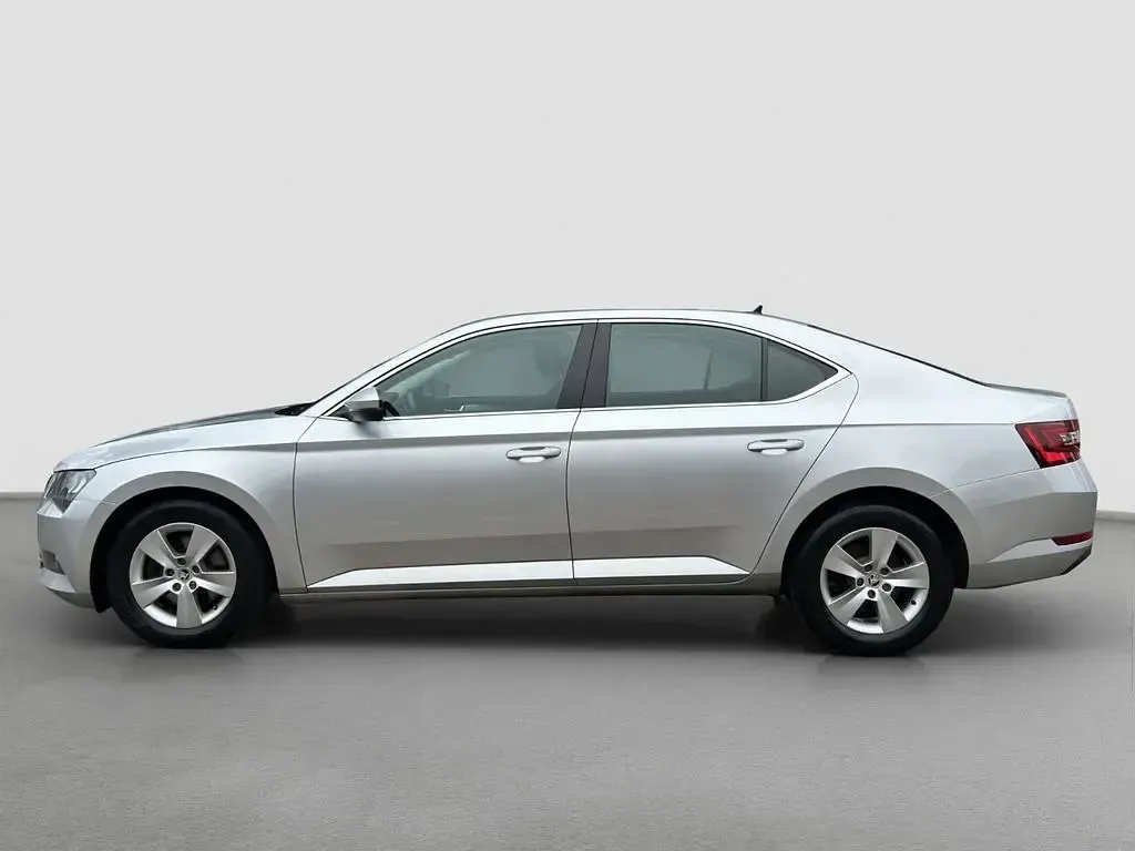 Gebraucht Skoda Superb Ambition 125 PS (91 kW) 2016 Silber Limousine