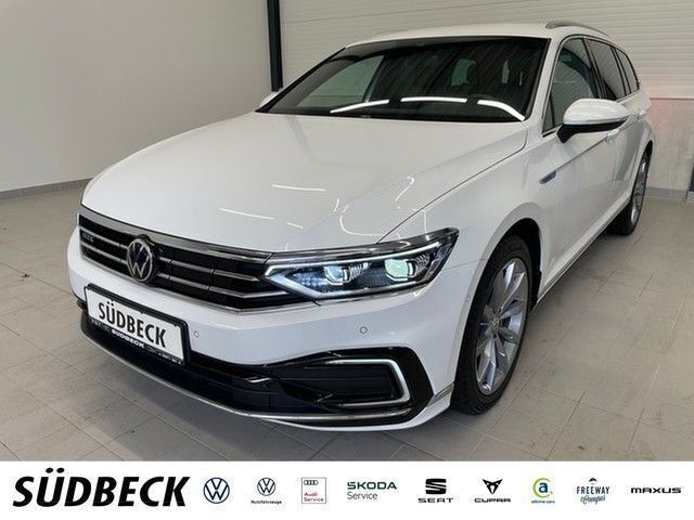 Oryxweiß perlmutteffekt Gebraucht 2020 VW Passat GTE Kombi | 25.990 € (Teuer) - Bild 1/4