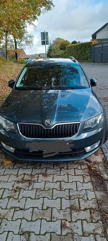 Grau Gebraucht 2016 Skoda Octavia Style Kombi | 8.500 € (Fairer Preis) - Bild 1/4