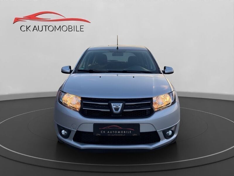 Grau Gebraucht 2014 Dacia Sandero Lauréate Kleinwagen | 5.450 € (Fairer Preis) - Bild 1/4