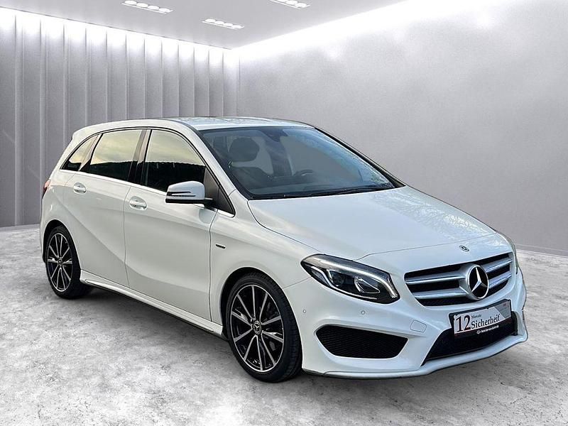 Weiß Gebraucht 2018 Mercedes B220 AMG Van / Kleinbus | 19.999 € (Fairer Preis) - Bild 1/4