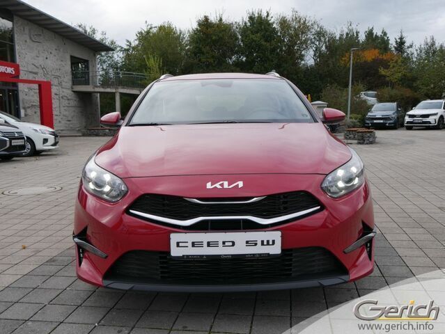 Neu Kia Ceed 101 PS (74 kW) 2025 Rot Kleinwagen