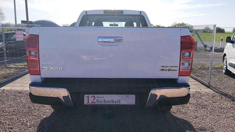 Second-hand Isuzu D-Max 163 CP (119 kW) 2015 Alb SUV