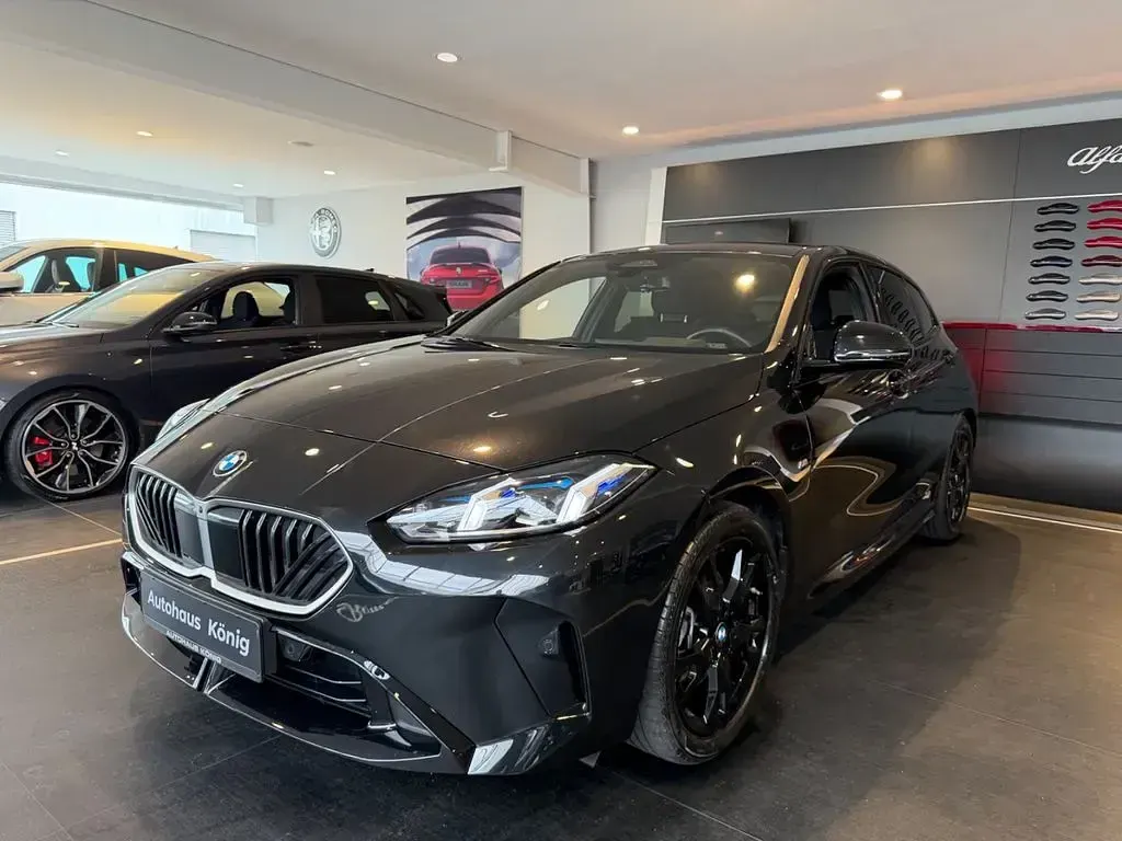 Gebraucht BMW 120 Shadowline 163 PS (119 kW) 2025 Schwarz Kleinwagen