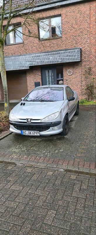 Gebraucht Peugeot 206 CC 138 PS (101 kW) 2001 Silber Cabrio