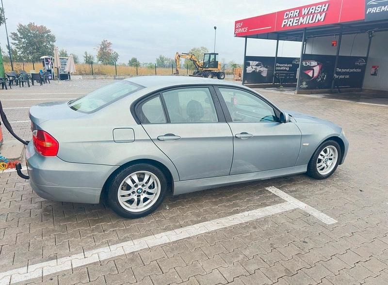 Blau Gebraucht 2006 BMW 320 Limousine | 5.300 € (Fairer Preis) - Bild 1/4