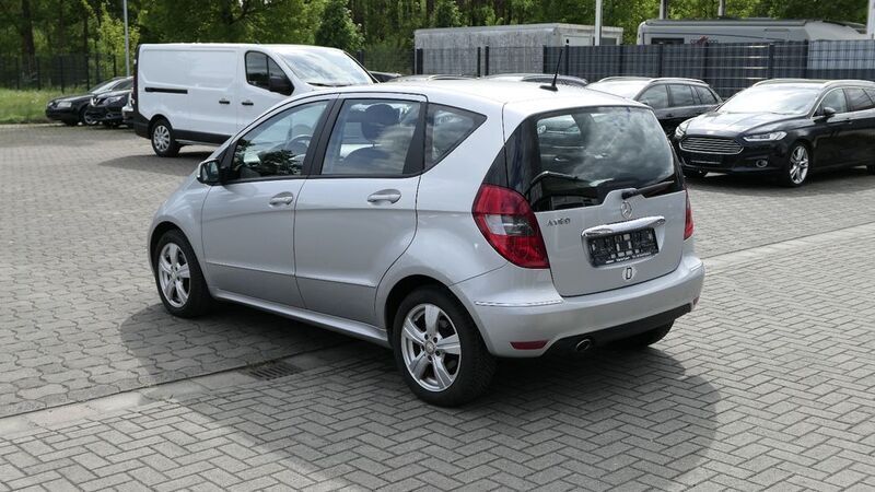 Gebraucht Mercedes A160 95 PS (69 kW) 2011 Silber Limousine
