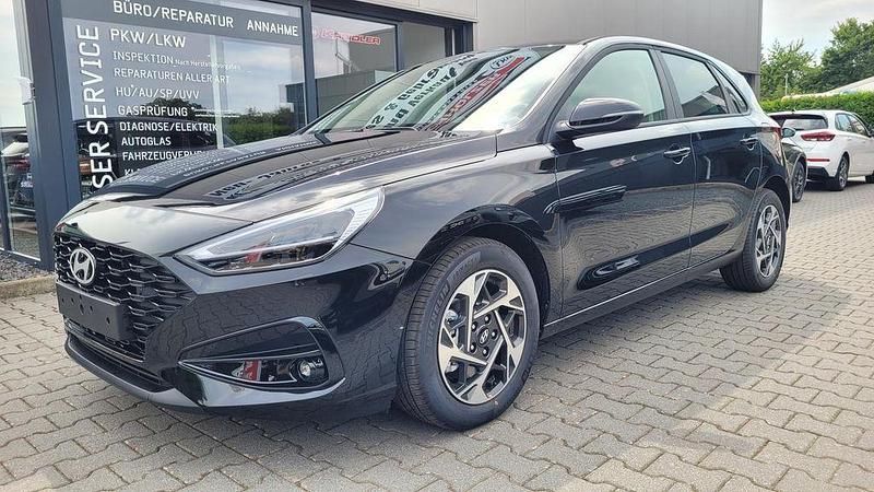 Schwarz Neu 2025 Hyundai i30 Limousine | 23.940 € (Superpreis) - Bild 1/4