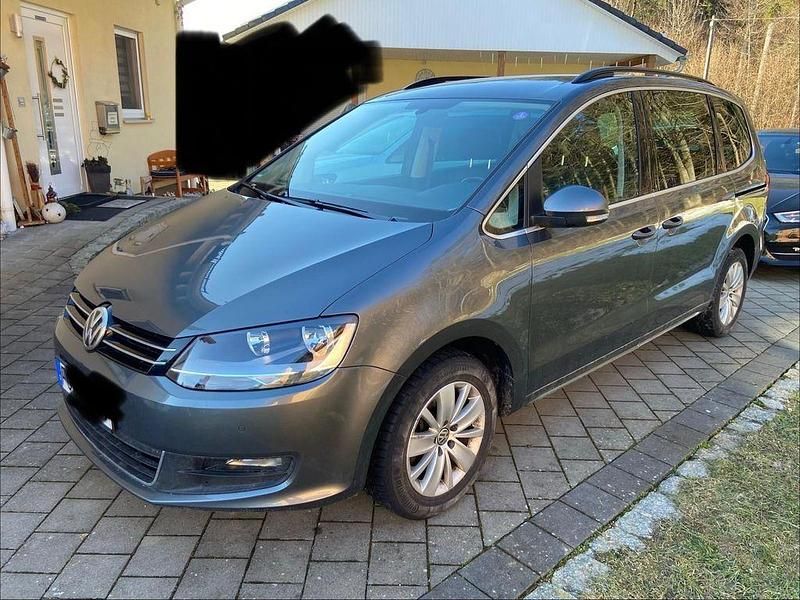 Grau Gebraucht 2018 VW Sharan Comfortline Van / Kleinbus | 15.699 € (Superpreis) - Bild 1/4