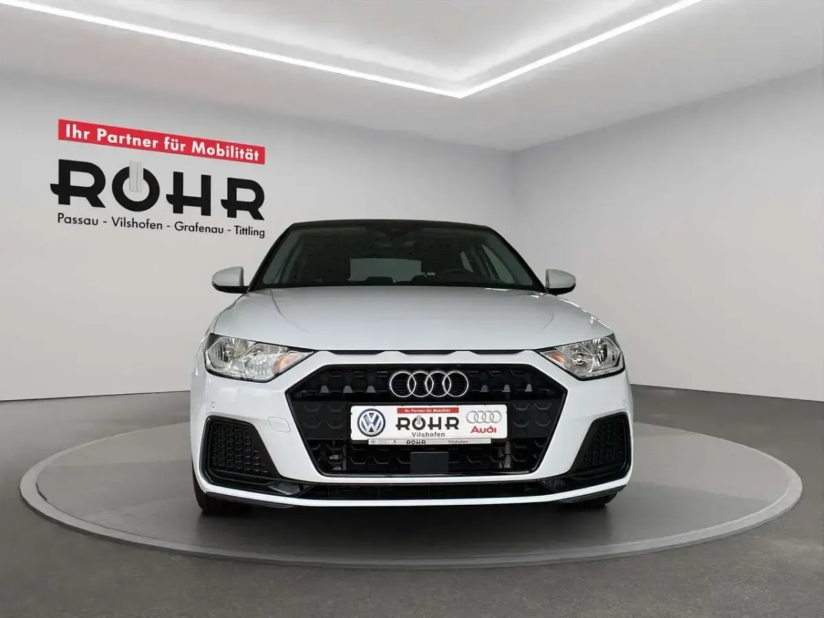 Gebraucht Audi A1 Sportback Advanced 110 PS (80 kW) 2023 Gletscherweiss metallic/mythosschwarz metallic Kleinwagen