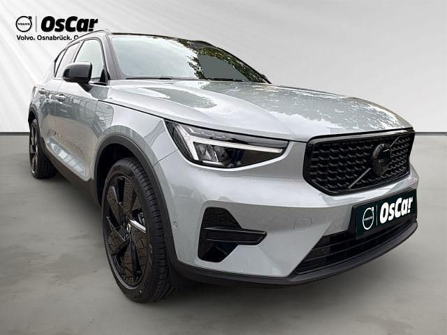 Neu Volvo XC40 Plus 163 PS (119 kW) 2025 Grau SUV