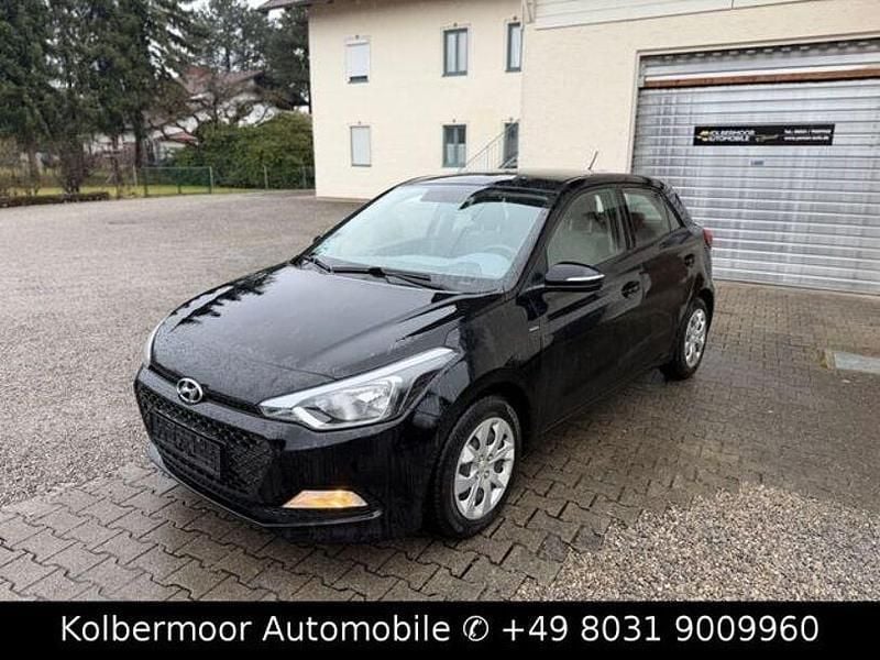 Gebraucht Hyundai i20 GO! 75 PS (55 kW) 2017 Schwarz Limousine