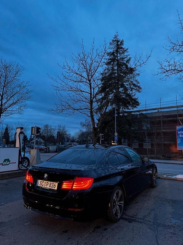 Gebraucht BMW 520 M Sport 184 PS (135 kW) 2012 Schwarz Limousine