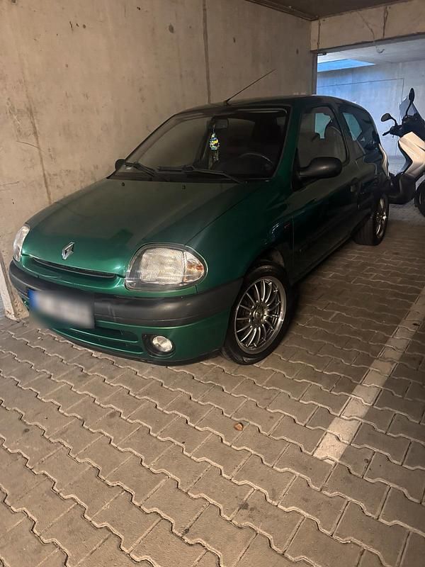 Gebraucht Renault Clio II 58 PS (42 kW) 2001 Grün Kleinwagen