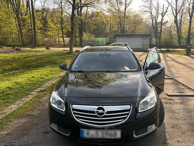 Gebraucht Opel Insignia 220 PS (161 kW) 2012 Schwarz Kombi