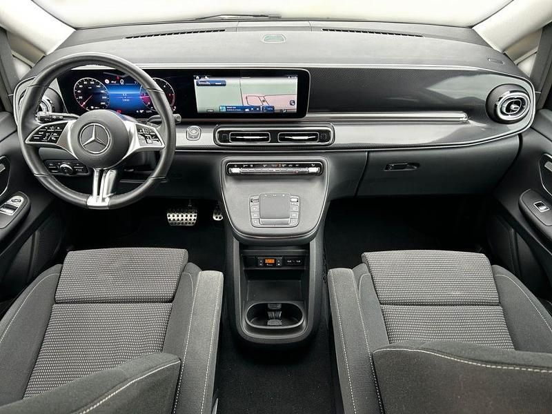 Gebraucht Mercedes V220 Style 163 PS (119 kW) 2025 Blau Van / Kleinbus