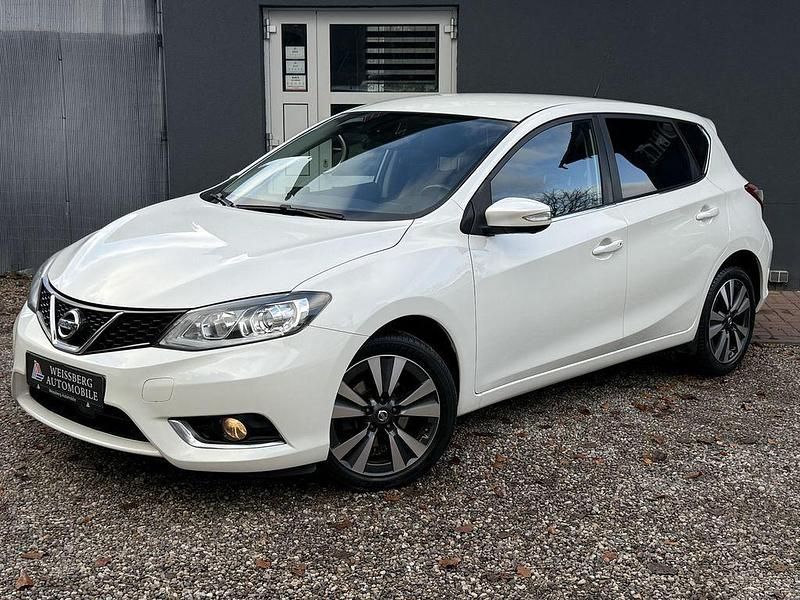 Weiß Gebraucht 2016 Nissan Pulsar N-Connecta Limousine | 11.490 € (Teuer) - Bild 1/4