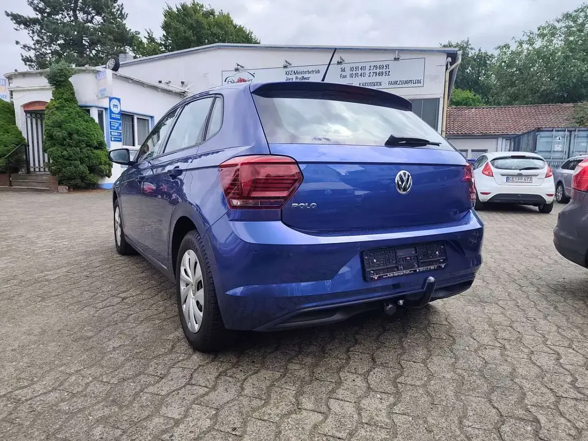 Gebraucht VW Polo Comfortline 95 PS (69 kW) 2020 Reef blue metallic Kleinwagen