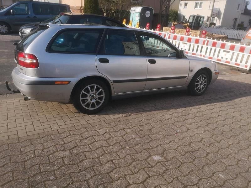 Gebraucht Volvo V40 122 PS (89 kW) 2001 Silber Kombi