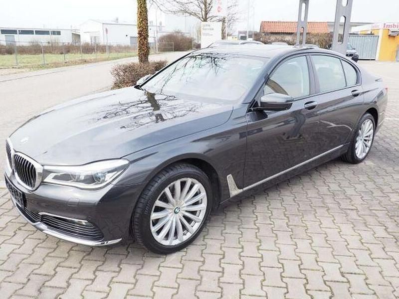 Gebraucht BMW 740 Shadowline 320 PS (235 kW) 2018 Grau Limousine