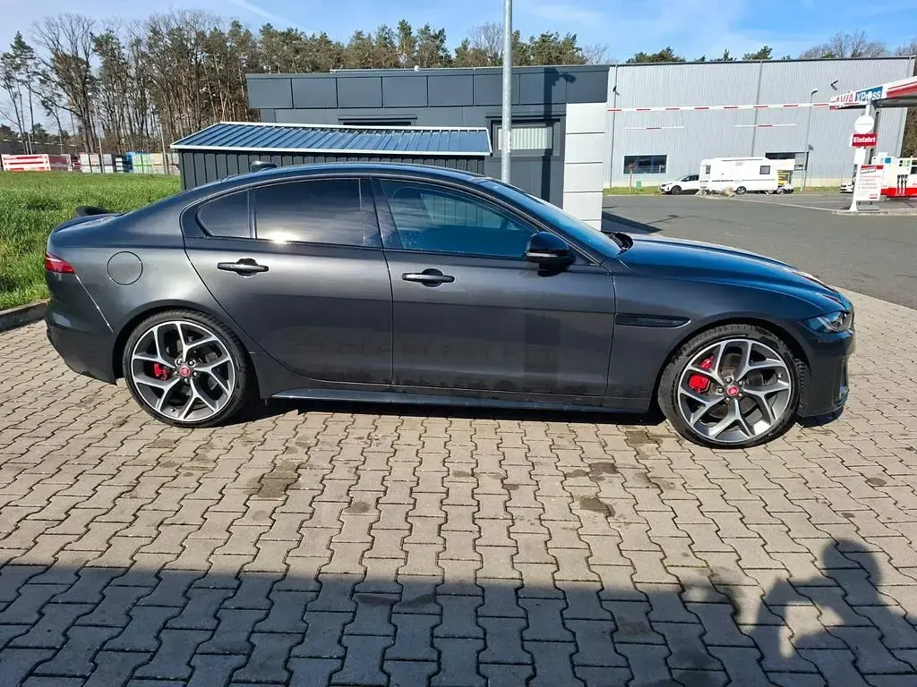 Gebraucht Jaguar XE 300 PS (220 kW) 2024 Grau Limousine