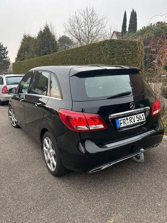 Gebraucht Mercedes B220 184 PS (135 kW) 2015 Schwarz Van / Kleinbus