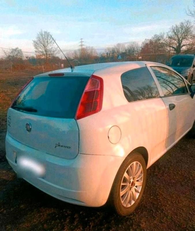 Gebraucht Fiat Punto 70 PS (51 kW) 2011 Weiß Kleinwagen