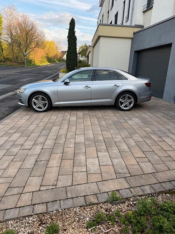 Second-hand Audi A4 150 CP (110 kW) 2017 Argintiu Berlinǎ