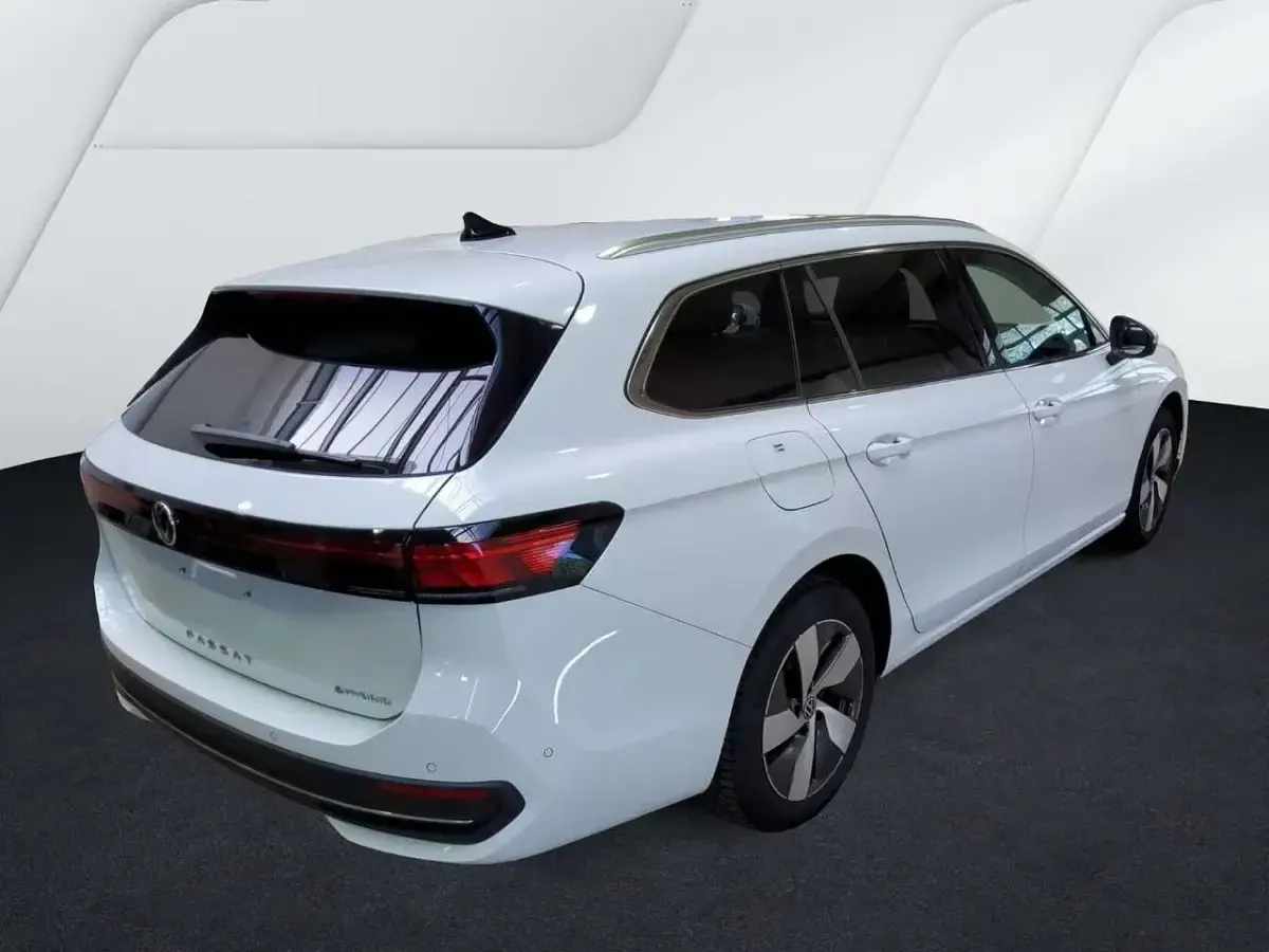 Gebraucht VW Passat Business 204 PS (150 kW) 2025 (unbekannt) Kombi