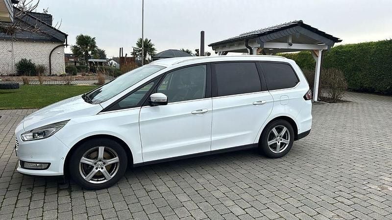 Weiß Gebraucht 2016 Ford Galaxy Titanium Van / Kleinbus | 16.900 € (Fairer Preis) - Bild 1/4