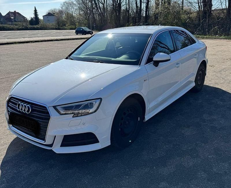 Weiß Gebraucht 2018 Audi A3 Design Limousine | 18.199 € (Fairer Preis) - Bild 1/4