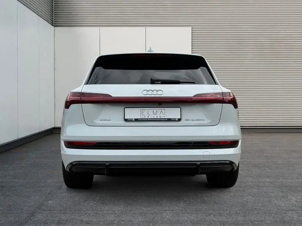 Gebraucht Audi e-tron Black Edition 300 kW (408 PS) 2022 Weiß SUV