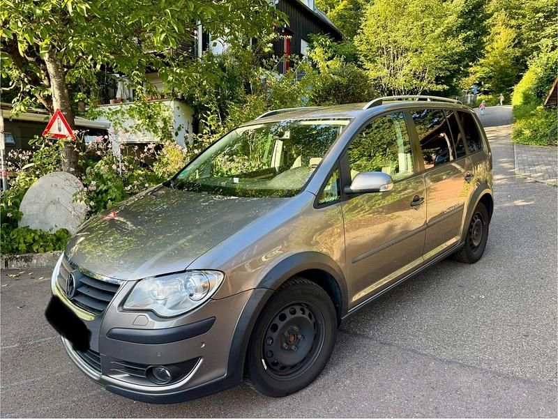 Grau Gebraucht 2007 VW Touran Cross Van / Kleinbus | 6.000 € (Etwas zu teuer) - Bild 1/4