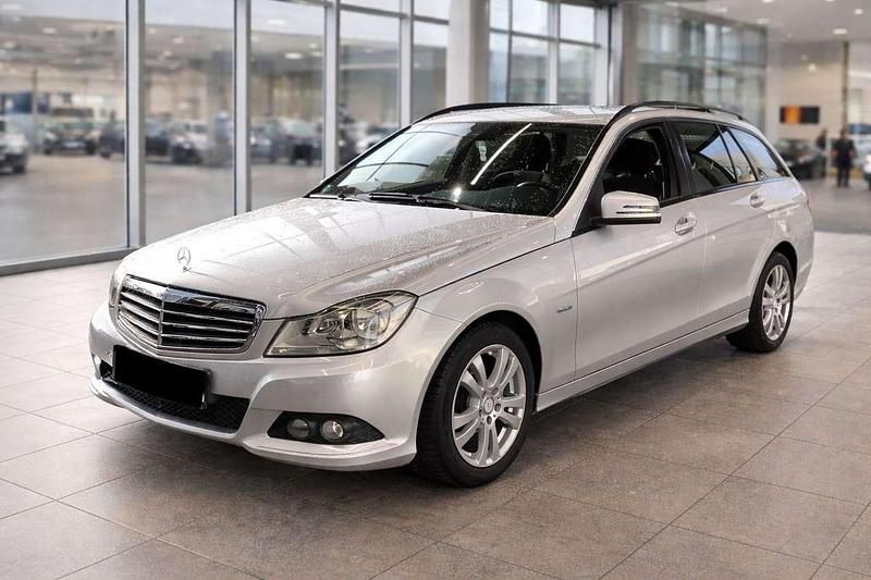 Gebraucht Mercedes C180 156 PS (114 kW) 2011 Silber Kombi