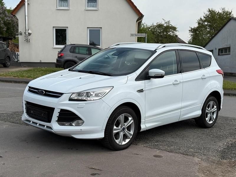 Weiß Gebraucht 2015 Ford Kuga ST-Line SUV | 9.990 € (Fairer Preis) - Bild 1/4