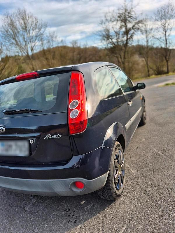 Gebraucht Ford Fiesta 60 PS (44 kW) 2005 Blau Kleinwagen