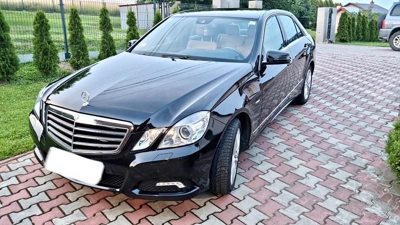 Schwarz Gebraucht 2009 Mercedes E350 Limousine | 6.300 € (Superpreis) - Bild 1/4