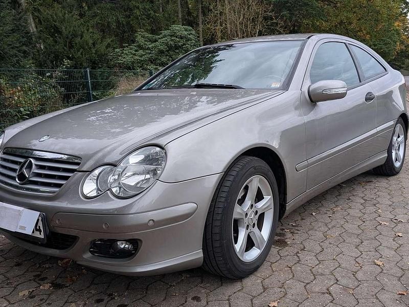 Gebraucht Mercedes C200 163 PS (119 kW) 2007 Grau Coupé