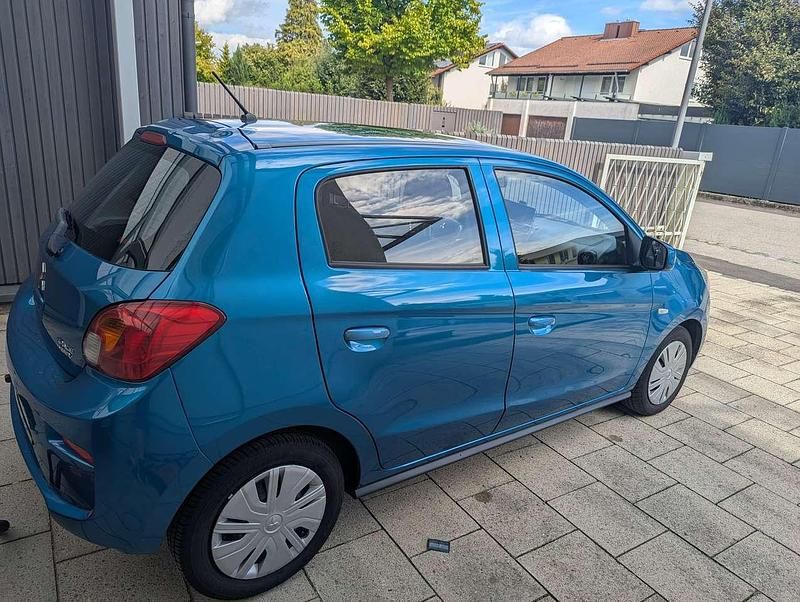 Blau Gebraucht 2017 Mitsubishi Space Star Limousine | 5.900 € (Etwas zu teuer) - Bild 1/4