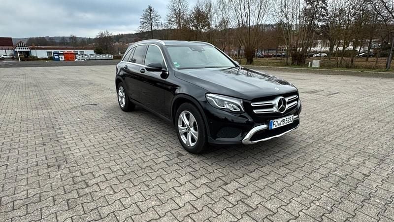 Schwarz Gebraucht 2019 Mercedes GLC250 SUV | 27.900 € (Fairer Preis) - Bild 1/4