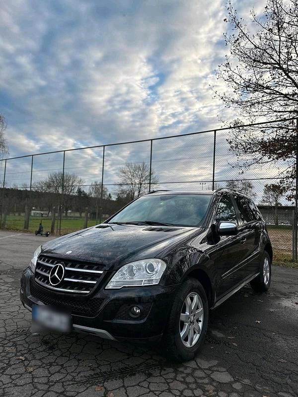 Gebraucht Mercedes ML320 224 PS (164 kW) 2008 Schwarz SUV