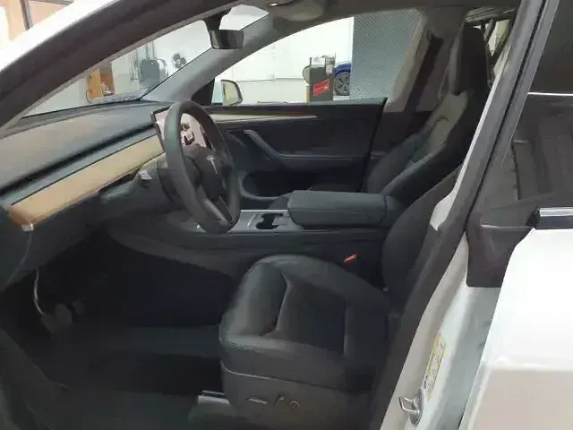 Gebraucht Tesla Model Y 378 kW (514 PS) 2023 Weiß SUV