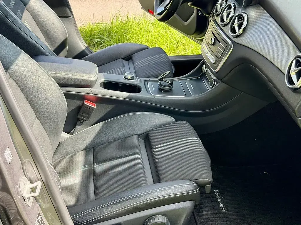 Gebraucht Mercedes GLA180 Urban 122 PS (89 kW) 2017 Grau SUV