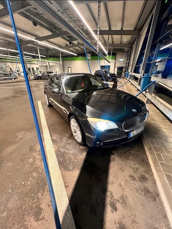 Gebraucht BMW 740 303 PS (222 kW) 2010 Grau Limousine